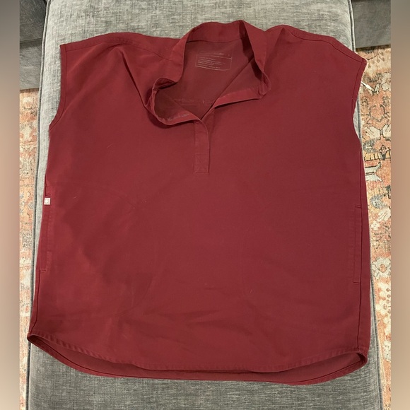 EUC Figs Rafaela Oversized Scrub Top in Burgundy-- Size Small - Picture 2 of 2